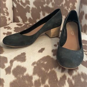 Toms low heel round toe pump